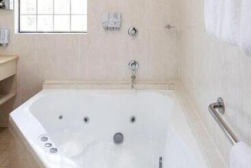 Hawkesbury Race Club Motel