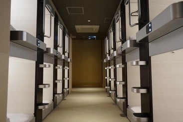 Hotel-cápsula Tokyo Ekimae Bay