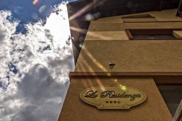 فندق Pensiunea La Residenza