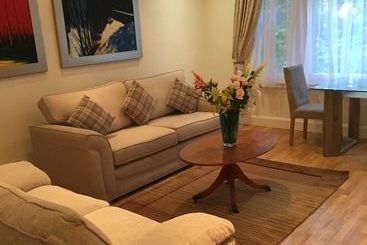 آپارتمان Lanark Residence