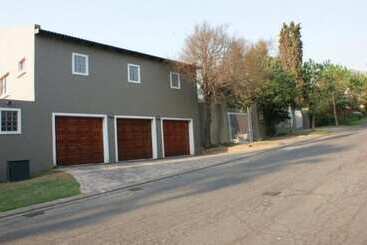 פנסיון 3 Melrose Road