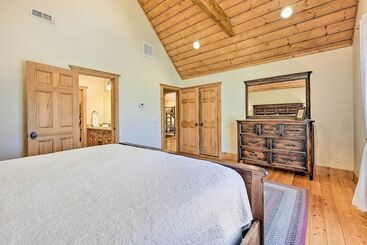 Dom wiejski Hot Tub & Deck: Getaway Near Nantahala Gorge!