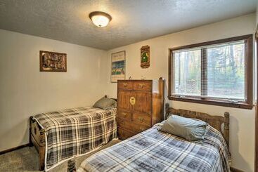 Сельский дом Farmington A Frame W/ Lake Access & Fire Pit!