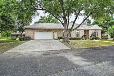 Mökkimajoitus 2 Tier Deck & Boat Parking: Lake Hamilton Home