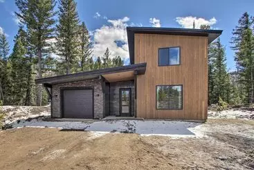 コテージ Modern & Newly Built Cabin: Ski, Fish, Hike!