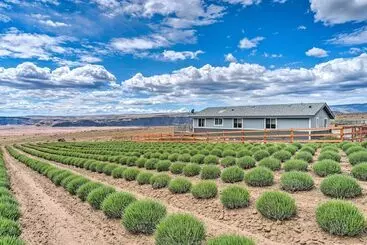 Mökkimajoitus Quincy Home On Lavender Farm W/ River Views!