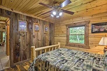 بيت ريفى Scenic Cabin On 2 Acres Near Lake Holcombe Marina!