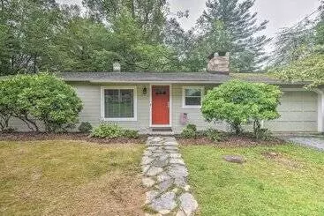 Mökkimajoitus Blowing Rock Home: 1 Block To Downtown!