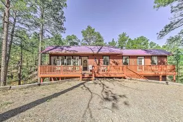 Mökkimajoitus Dog Friendly Alto Escape W/ Hot Tub + Foosball!