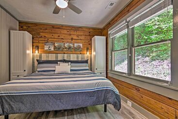 بيت ريفى Clyde Cabin Hideaway: Porch & Grill