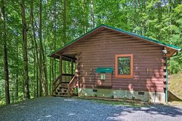 コテージ Clyde Cabin Hideaway: Porch & Grill