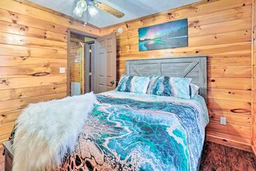 קוטג'' Charming Jamestown Cabin W/ Large Backyard!