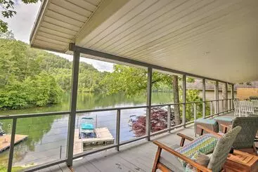 Cozy Lake Santeetlah Cottage With Dock & 3 Kayaks!