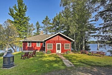 Hus på landet Cozy Lakefront Cabin W/ Indoor Gas Fireplace!