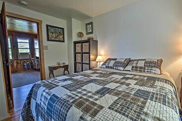 بيت ريفى Cozy Lakefront Cabin W/ Indoor Gas Fireplace!