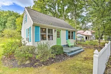 Darling Cottage ~ 1 Mi To Lake Erie Beach!