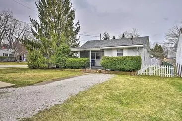 Mökkimajoitus Family Friendly Hideaway Near Presque Isle!