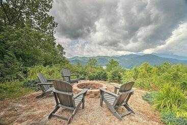 茅舍 Family Retreat Cabin W/ Summit, Lake Views, Deck!