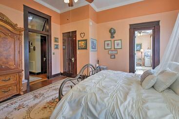 بيت ريفى Historic Huntington Home W/ Pond & Flower Gardens!