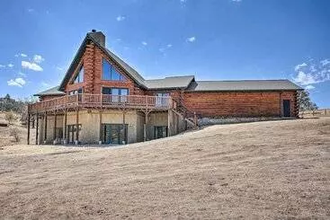 Mökkimajoitus Theater + Scenic Views: Valley Springs Cabin!