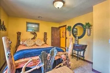 Mökkimajoitus Pet Friendly Kingston Home W/ Boat Ramp Access!