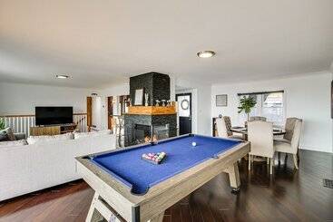 별장 Bright Whittier Home W/ Pool Table + Spacious Deck