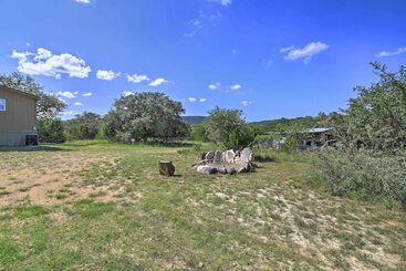 Vakantiehuisje Quiet Utopia Cabin W/ Deck & Mountain Views!