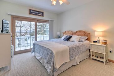 Spacious Lake Leelanau Cottage W/ Fire Pit!