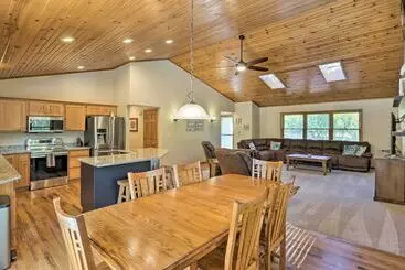 コテージ Step Free Pewaukee Home < 1 Mi From Lakes!
