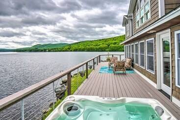 별장 Stunning Enfield Home W/ Deck & Boat Dock!