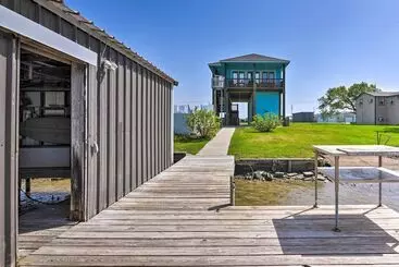 コテージ Waterfront Sargent House W/ Sparkling Pool!