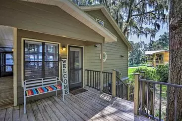 Mökkimajoitus All Decked Out  Home On Cherry Lake W/ Dock!