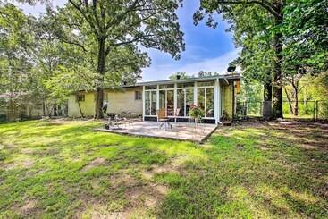 Hus på landet Sunroom & Yard: Charming Hot Springs Home!