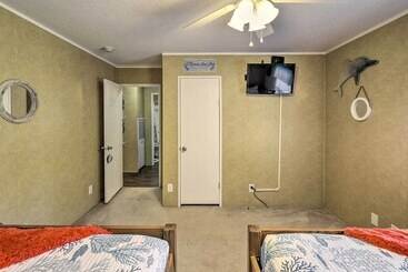 بيت ريفى Cozy Steinhatchee House W/ Fire Pit & Grill!