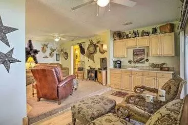 Mökkimajoitus Keystone Heights Lakefront Cabin   Fire Pit, Grill