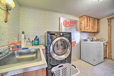 קוטג'' Waterfront Lake Pleasant Getaway W/ Kayaks, Grill!