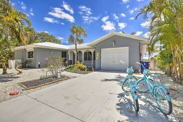 Dom wiejski Heated Pool + Lanai: Matlacha Isles Getaway