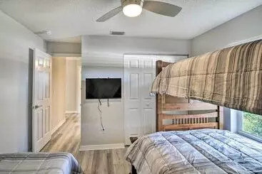 کلبه Palm Coast Retreat W/ Lanai < 8 Mi To Beach!