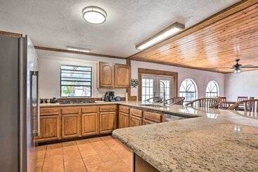 Dom wiejski Pet Friendly Raceway Ranch W/ Patio & Grill