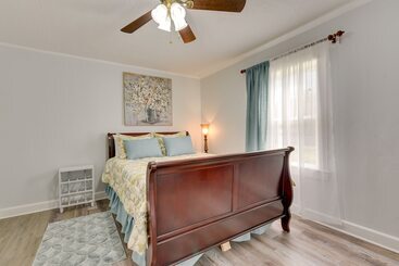 Rock Hill Cottage W/ Spacious Yard & Fire Pit!