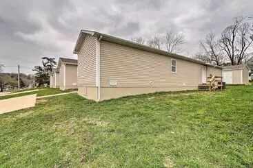 Mökkimajoitus Stylish & Family Friendly West Plains Home!
