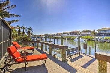 Dom wiejski Tropical Apollo Beach House W/ Pool & Dock!