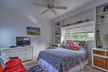 コテージ Beachfront Indian Rocks Escape W/ Ocean View Deck!