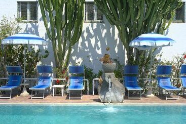 Room In B&b   Ischia Forio Above The Poseidon Gardens, 3 People N5472