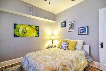 קוטג'' Bright St Petersburg Home W/ Pergola & Garden