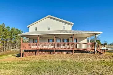 コテージ Charming Mckenzie Farmhouse W/ Fire Pit!