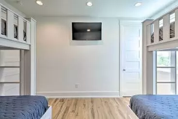 Mökkimajoitus Coastal Waveland House 1/2 Block To Pub Beach