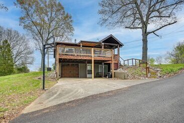 Hus på landet Country Escape: Log Cabin Near Kentucky Lake!