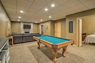 Landhus Cozy Apartment W/ Outdoor Entertaining Space!