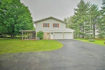 コテージ Inviting Twin Lakes Home W/ Indoor + Outdoor Bars!